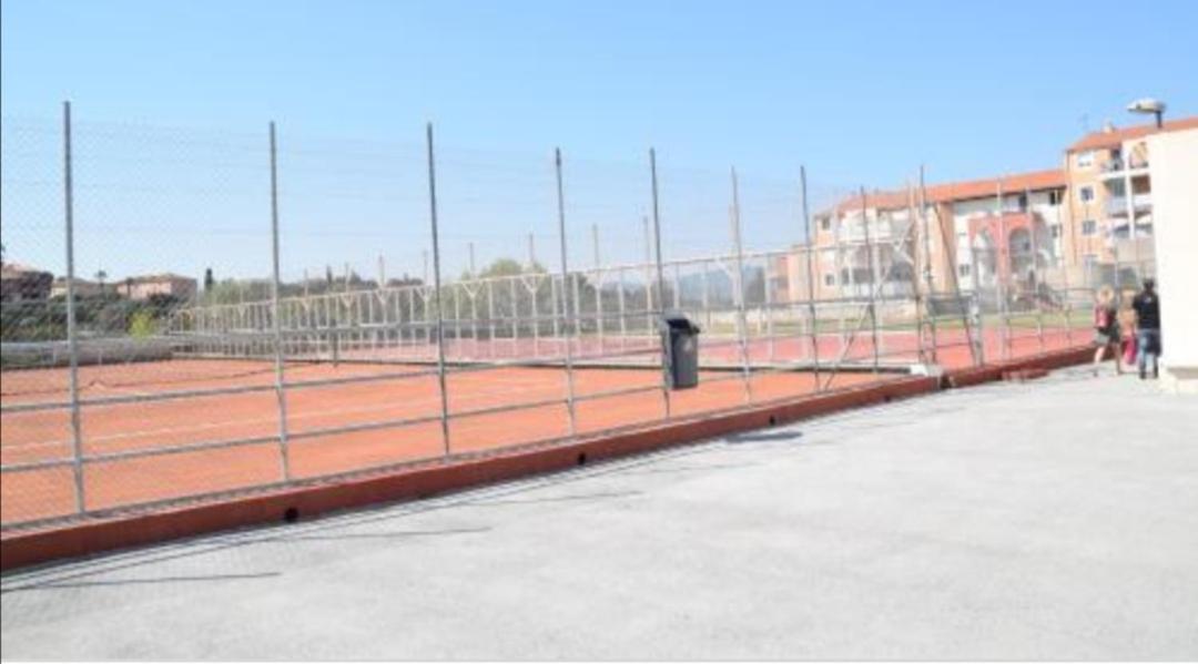 appartement au LAGON BLEU à Fréjus, garage, tennis&piscine 1200 M2 Extérieur photo